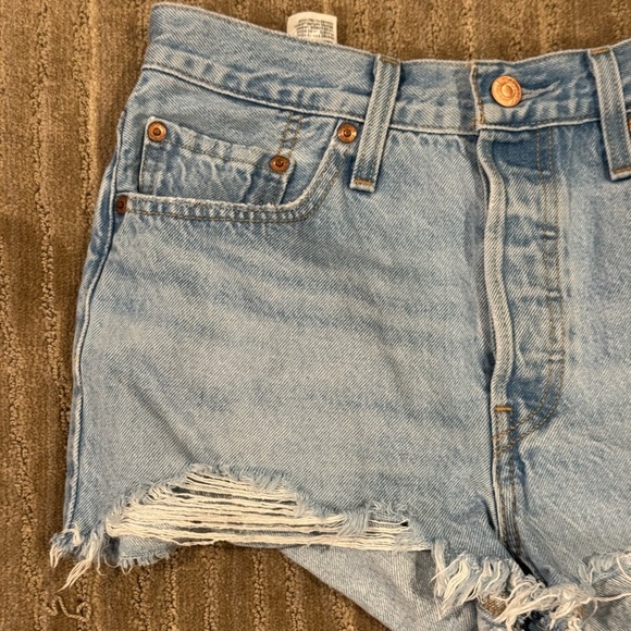 Levi’s Size 28 Denim Distressed Mini Women Shorts - Picture 3 of 9